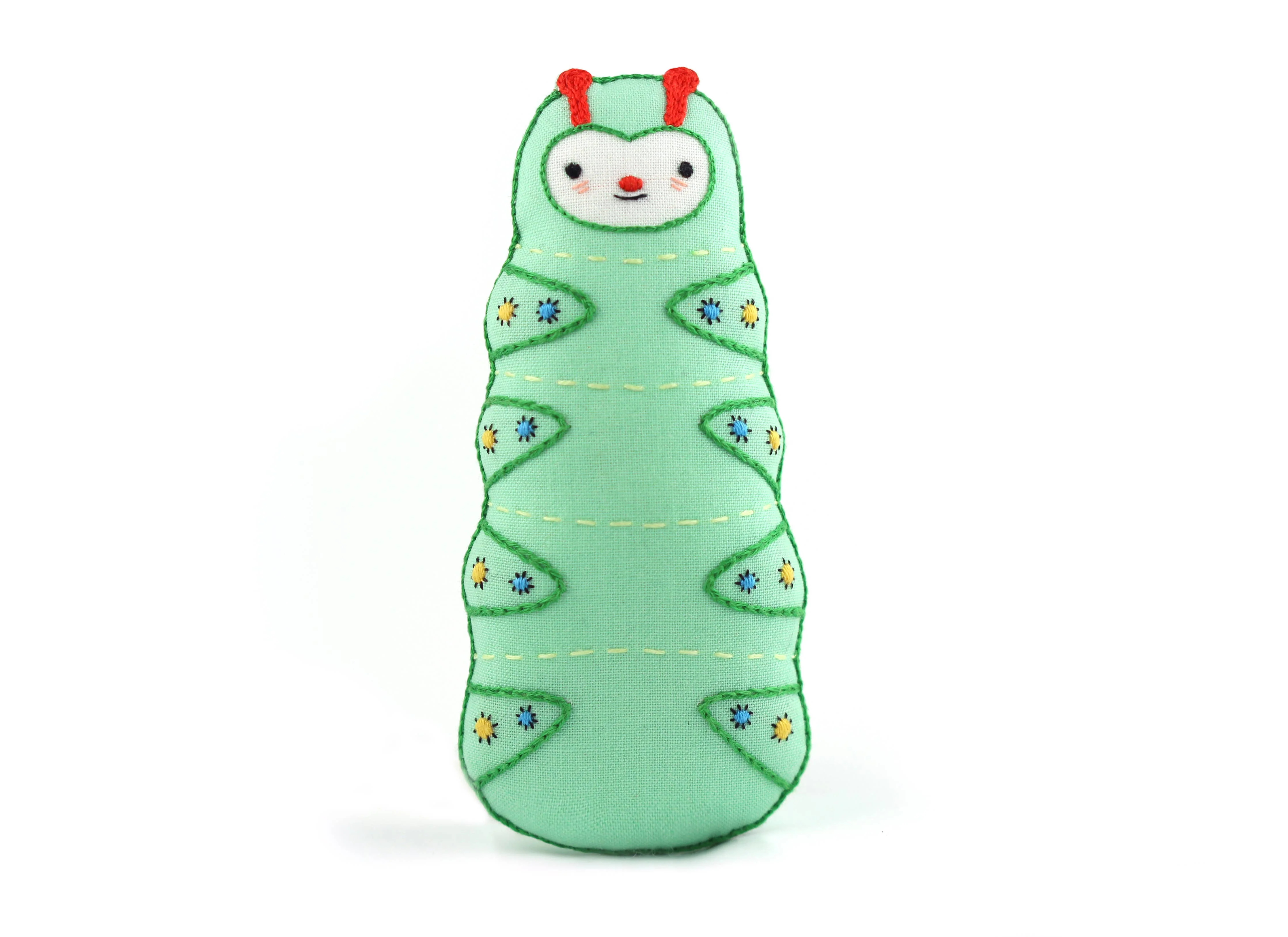 Kit de peluche bordado modelo Oruga de Kiriki Press - Image 3