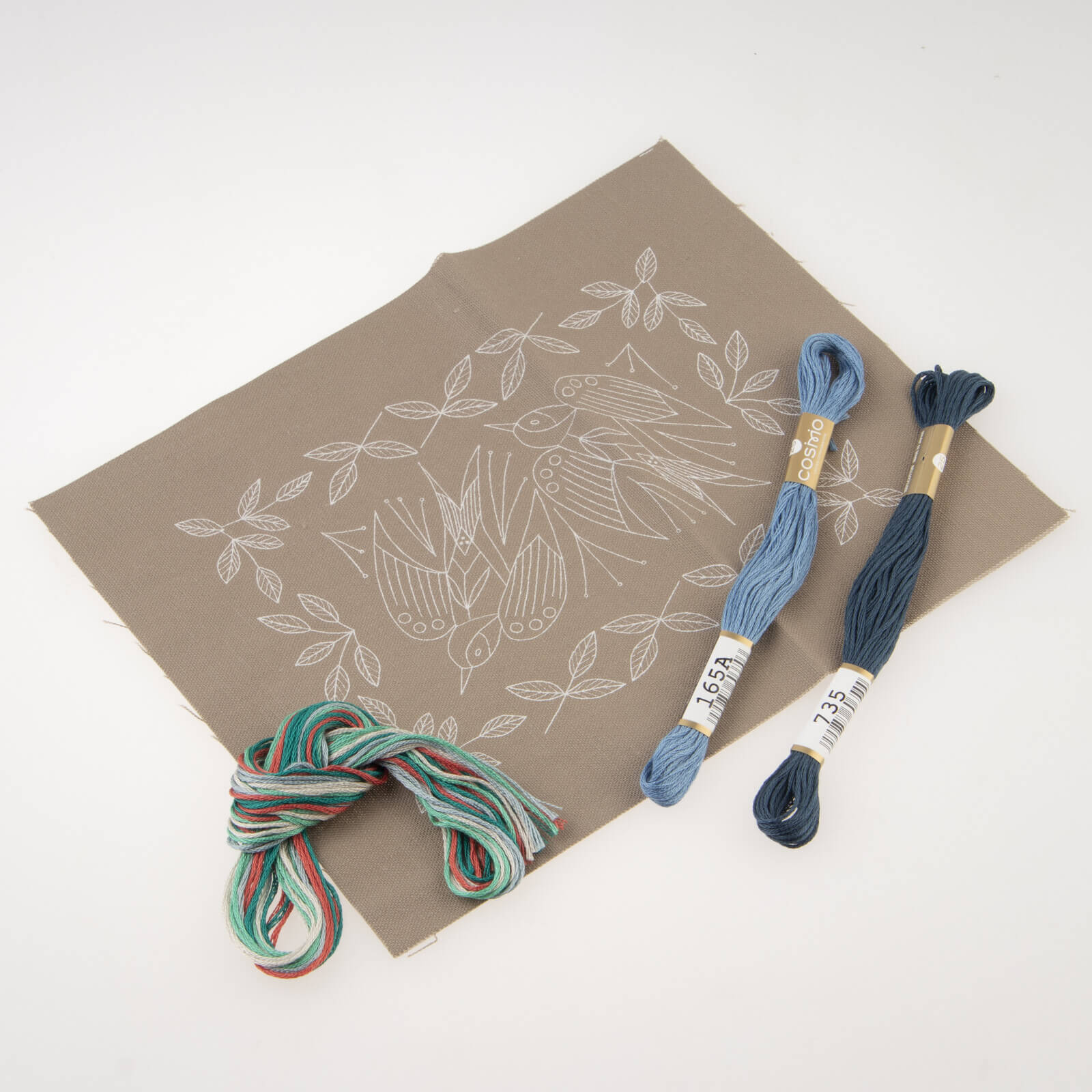 Kit de bordado "Golondrinas" - Gris, diseñado por Alice Makabe para Cosmo - Image 5