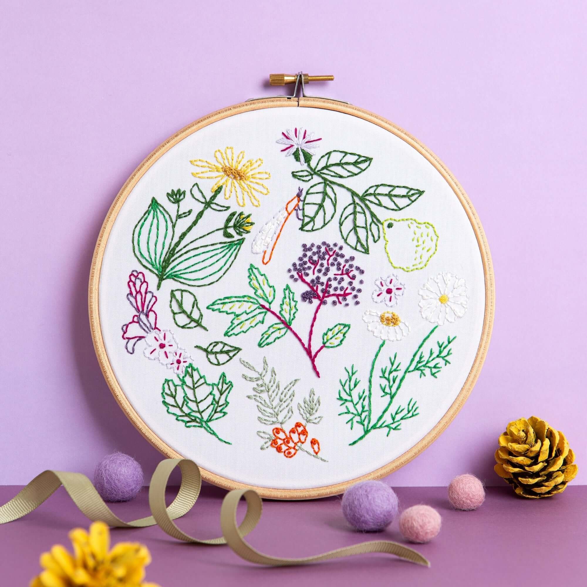 Kit de Bordado "Herbarium" - Hawthorn Handmade