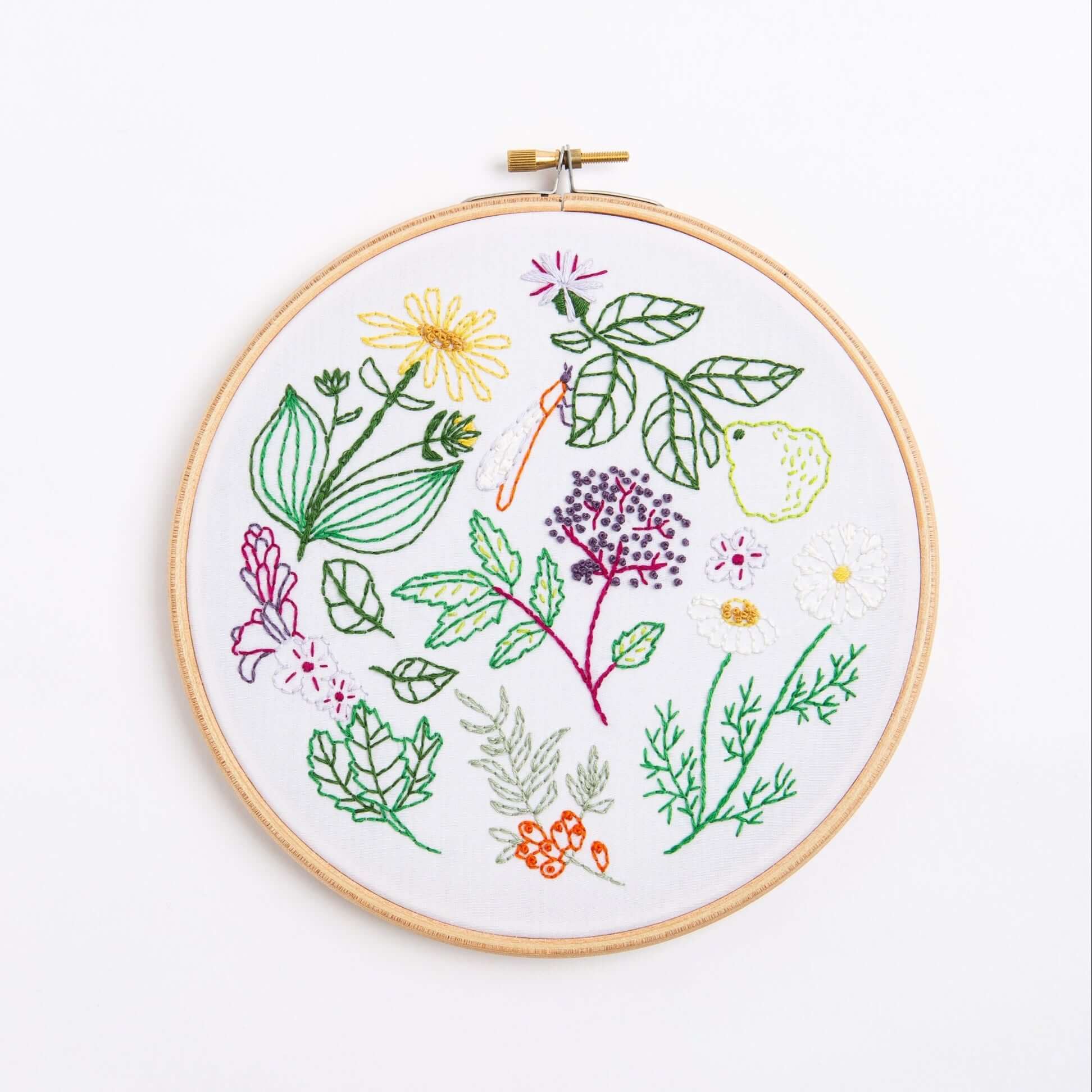 Kit de Bordado "Herbarium" - Hawthorn Handmade - Image 2