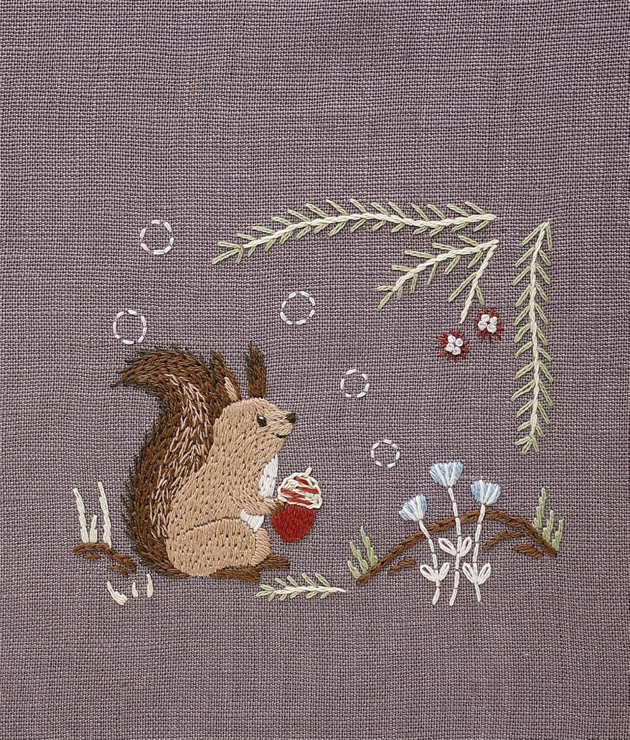 Kit de bordado: "Los 12 meses de los animales del bosque", diseñado por Chicchi para DMC Japan - Image 10