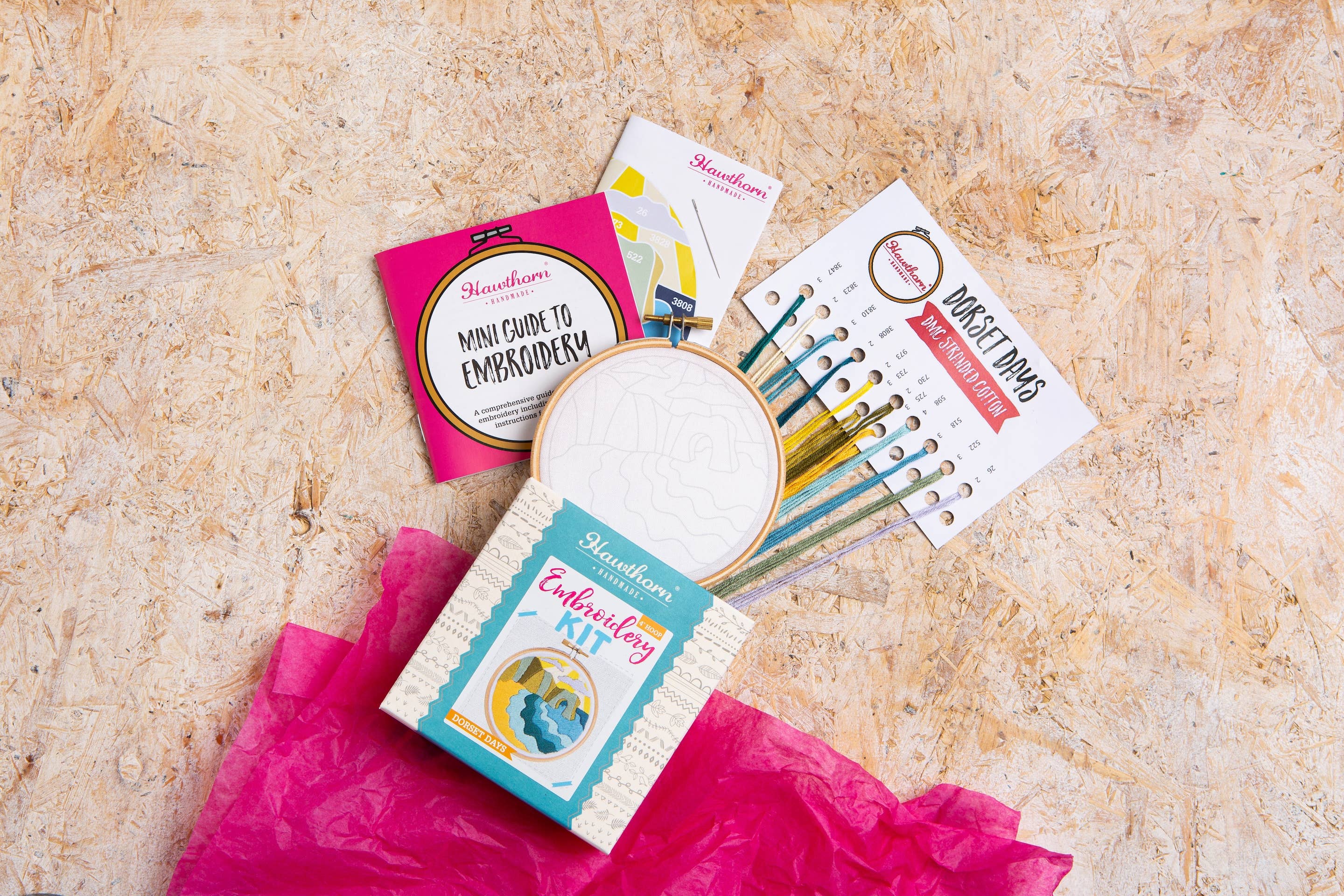 Kit de Bordado pequeño "Dorset Days" - Hawthorn Handmade - Image 3