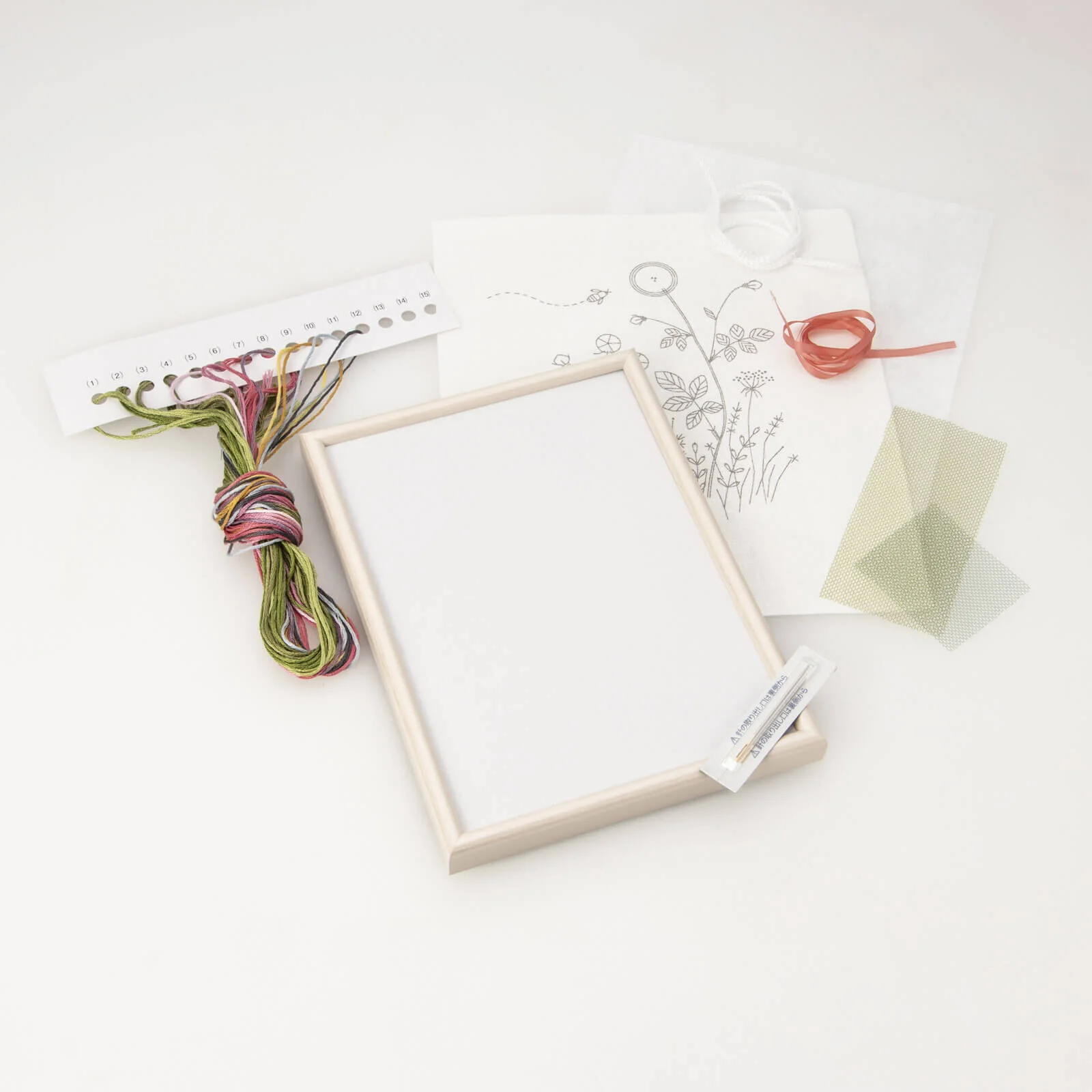 Kit de bordado "Pequeño jardín de rosas", diseñado por Kazuko Aoki para Cosmo - Image 4