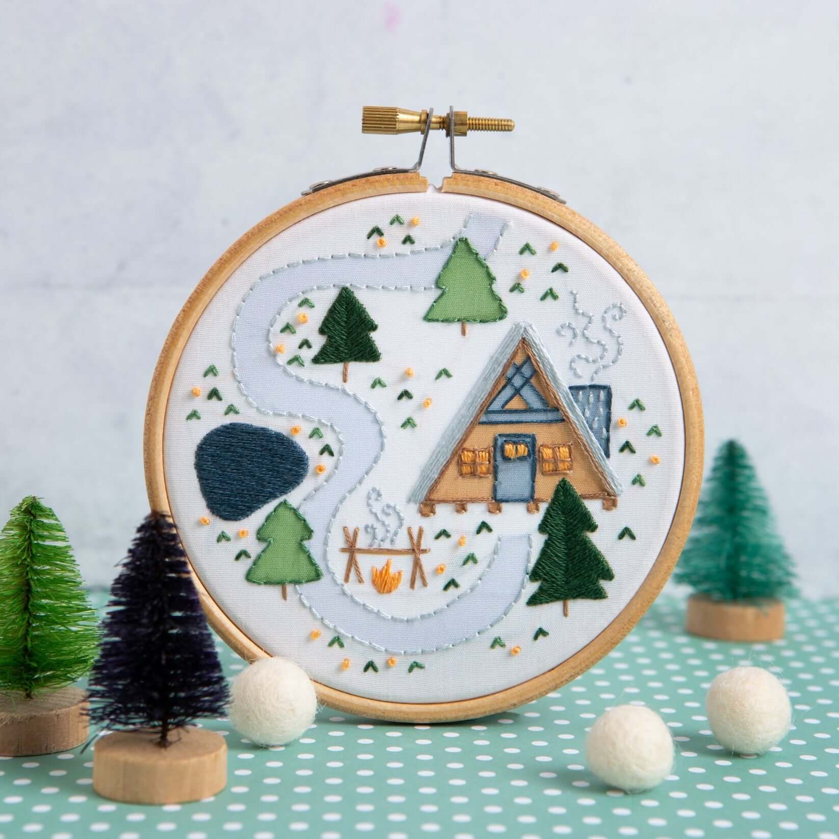 Kit de Bordado pequeño "Log Cabin" - Hawthorn Handmade - Image 3