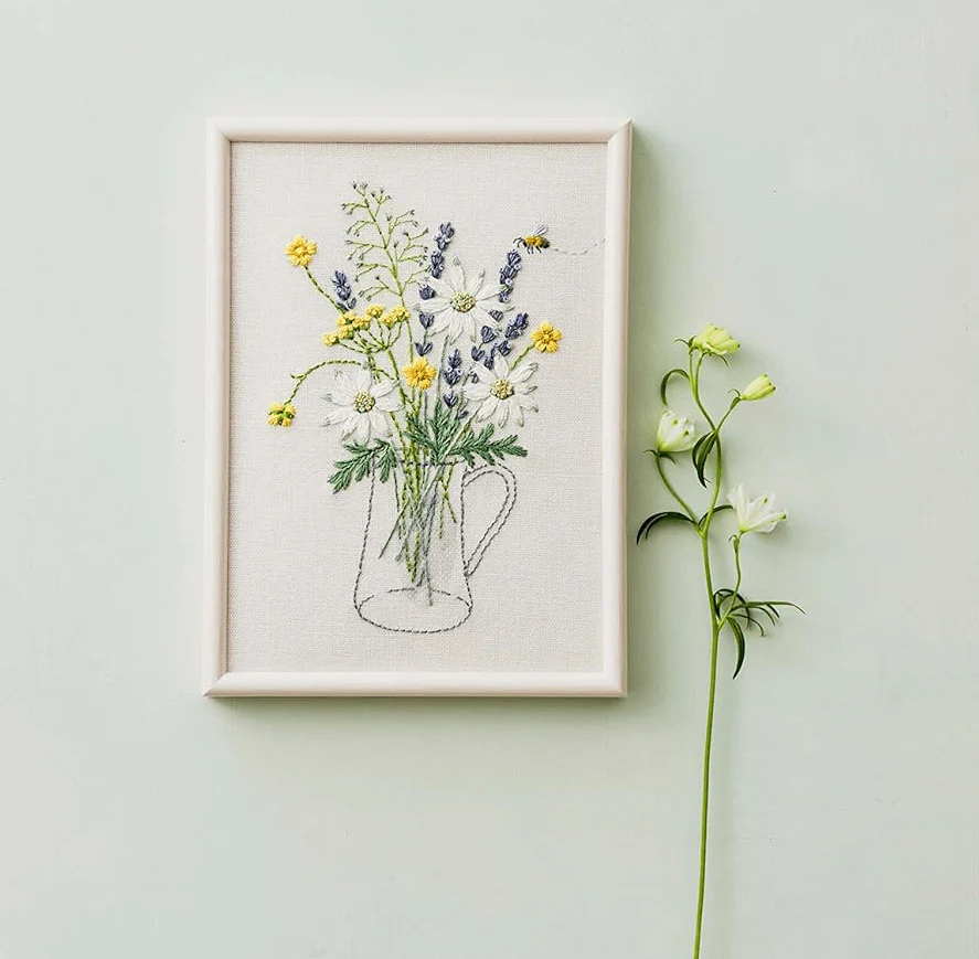 Kit de bordado "Ramo de flores", diseñado por Kazuko Aoki para Cosmo