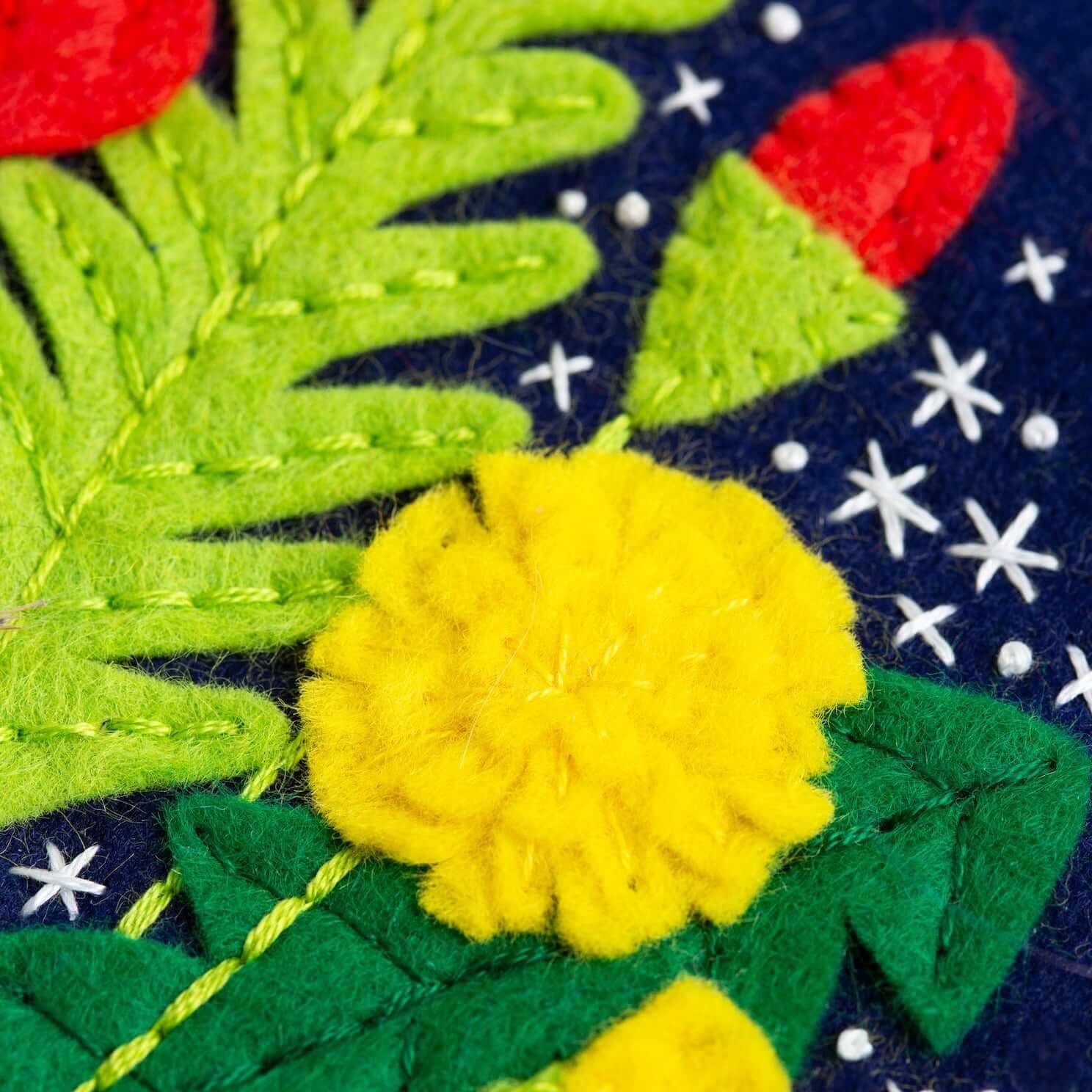 Kit de Costura de Fieltro "Banderín de Flores Salvajes" - Hawthorn Handmade - Image 7