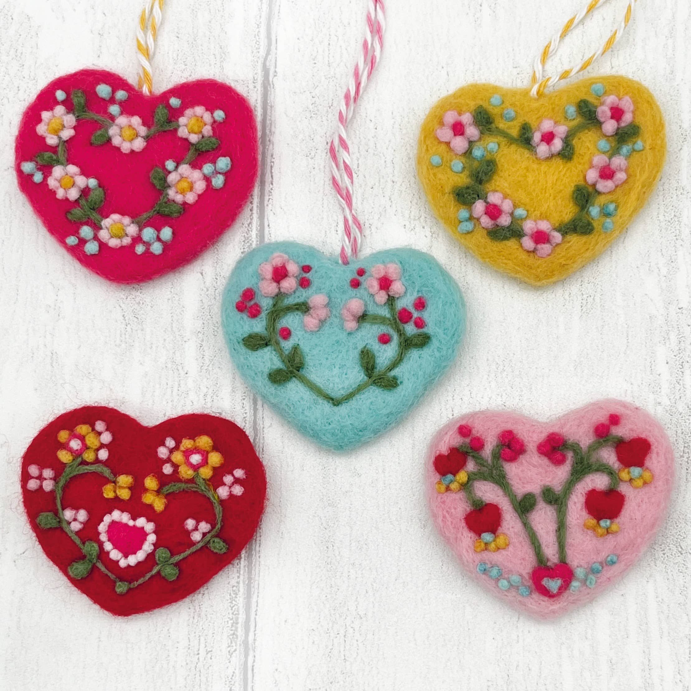 Kit de fieltro con aguja "Corazones" - Bergin & Bath - Image 8