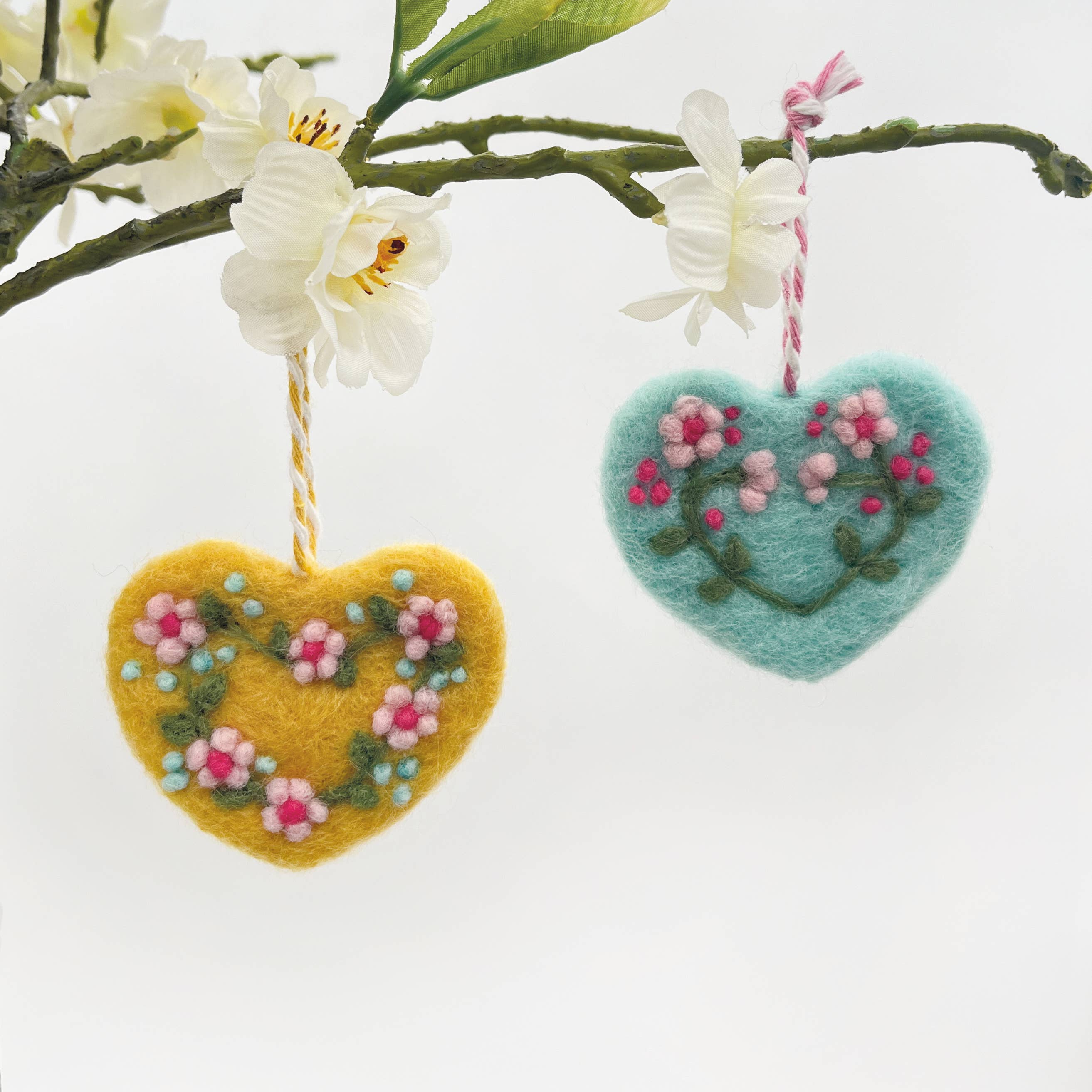 Kit de fieltro con aguja "Corazones" - Bergin & Bath - Image 9