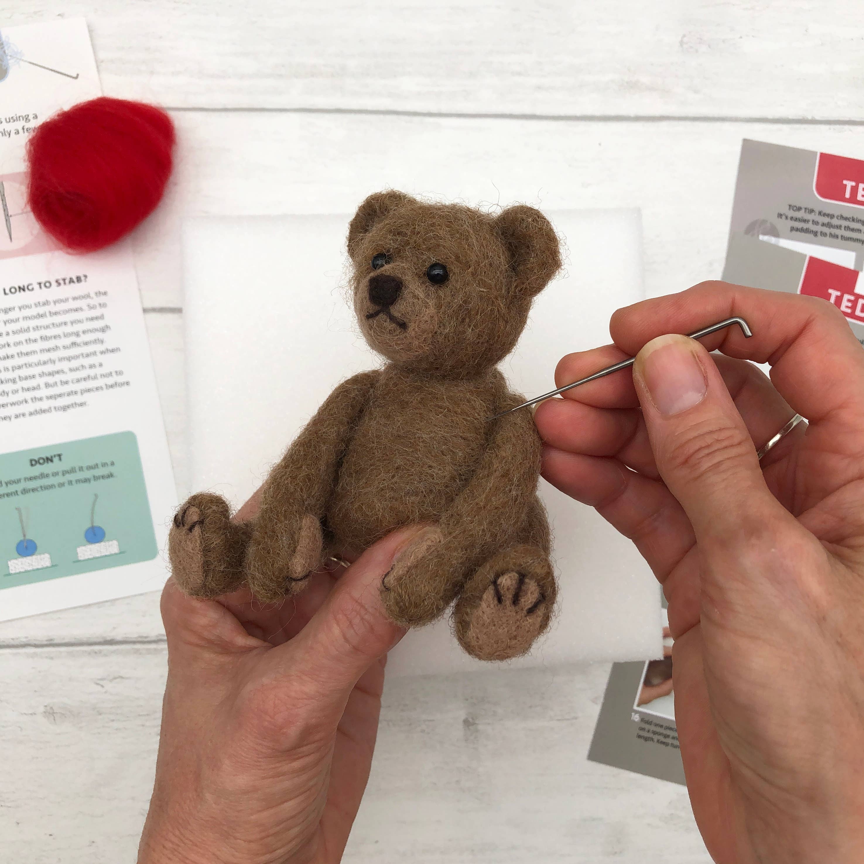 Kit de fieltro con aguja "Osito" - Bergin & Bath - Image 9