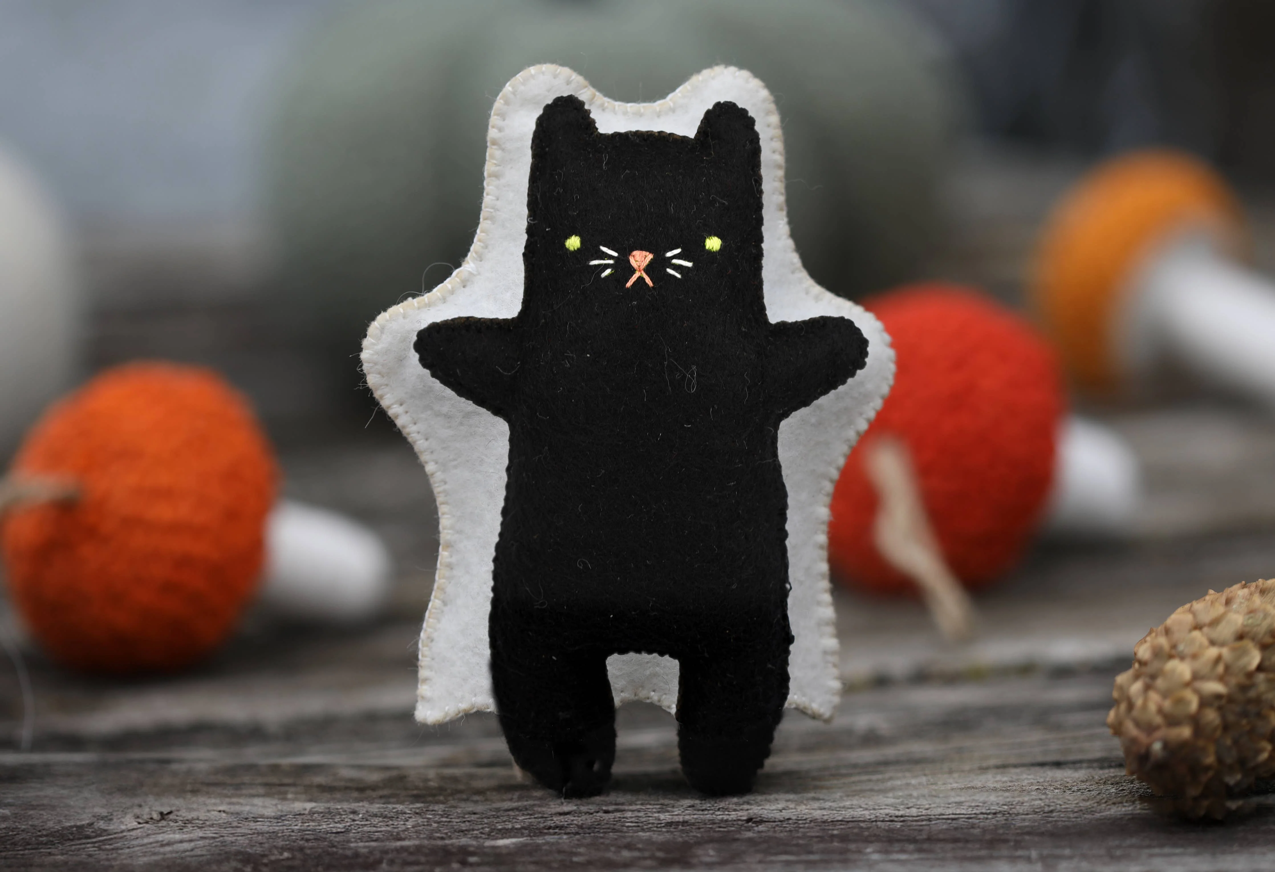 Kit Muñeco de Fieltro "Gato Fantasma" – Kiriki Press - Image 4