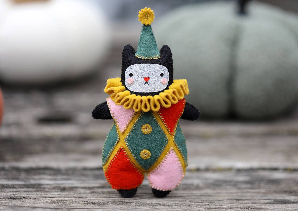 Kit Muñeco de Fieltro "Gato Arlequín" – Kiriki Press - Image 3