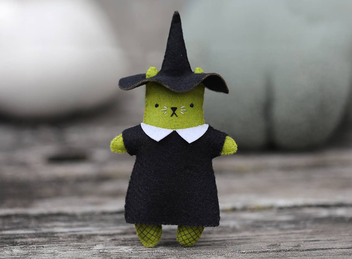 Kit Muñeco de Fieltro "Gato Bruja" – Kiriki Press - Image 3