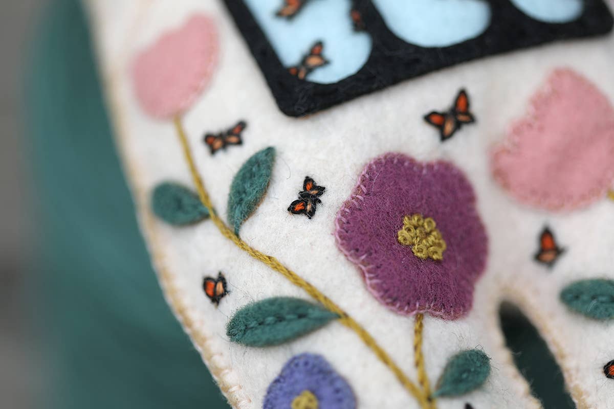 Kit Muñeco de Fieltro "Oso Floral" – Kiriki Press - Image 3
