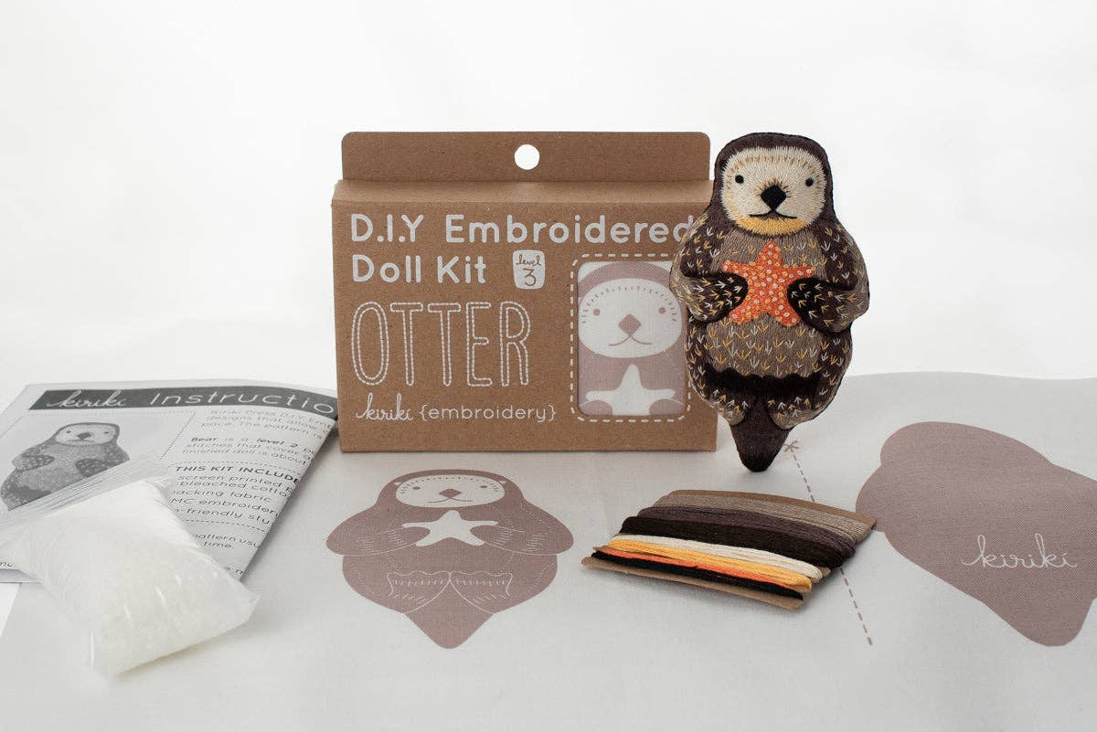 Kit de peluche bordado modelo Nutria de Kiriki Press - Image 3